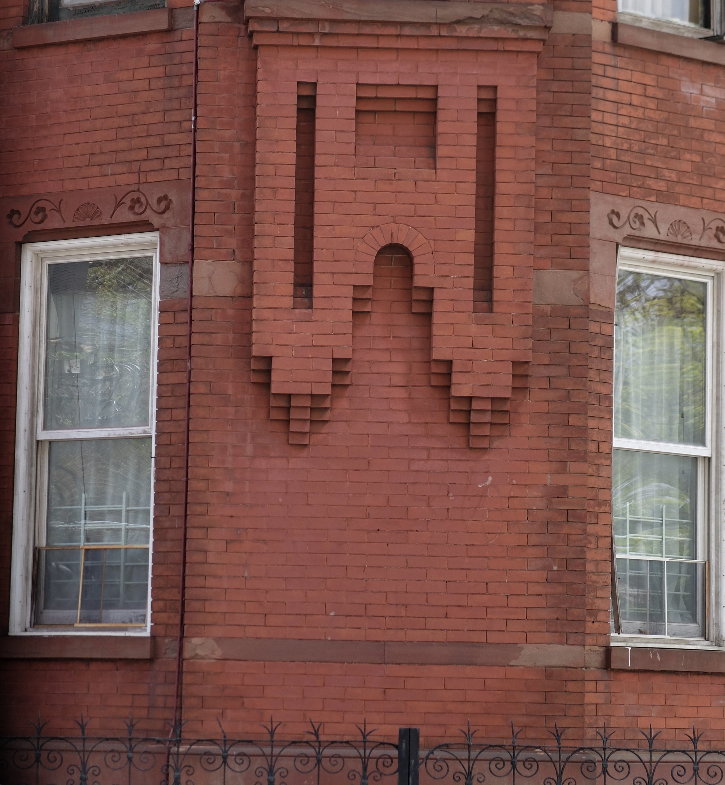 The decoration in the lintels was hand carved.  Later, pneumatic drills made the job much easier, faster &amp; less expensive.