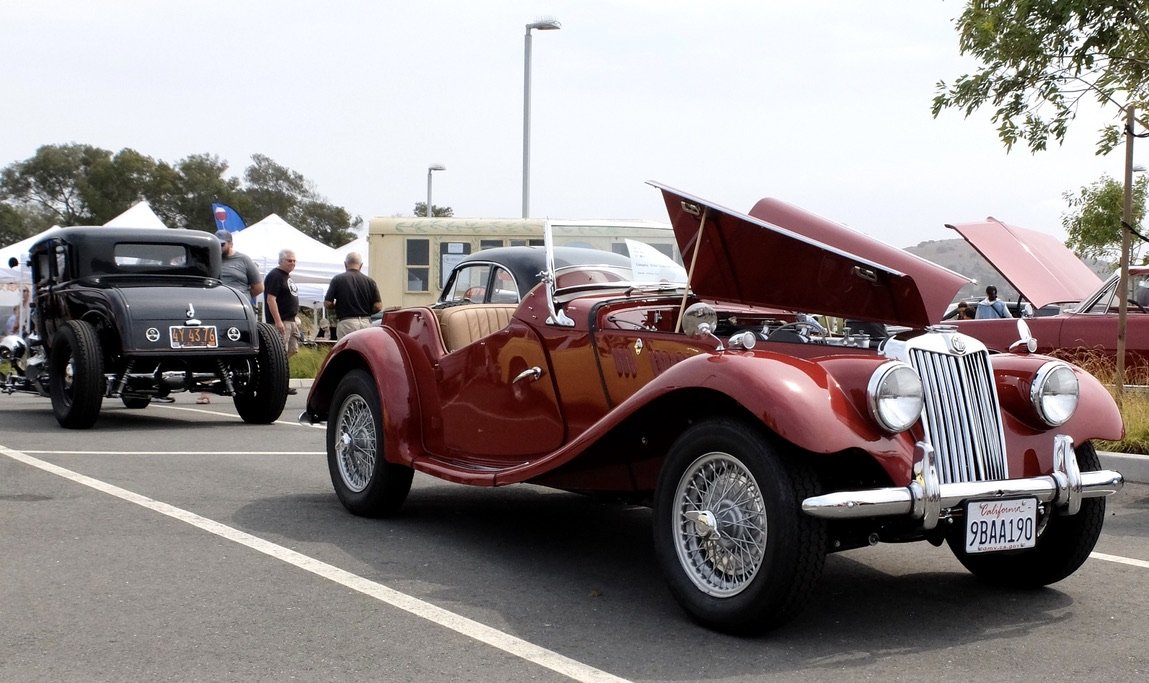 Wonderful restoratioin of an MG TF. (c. 1955?)