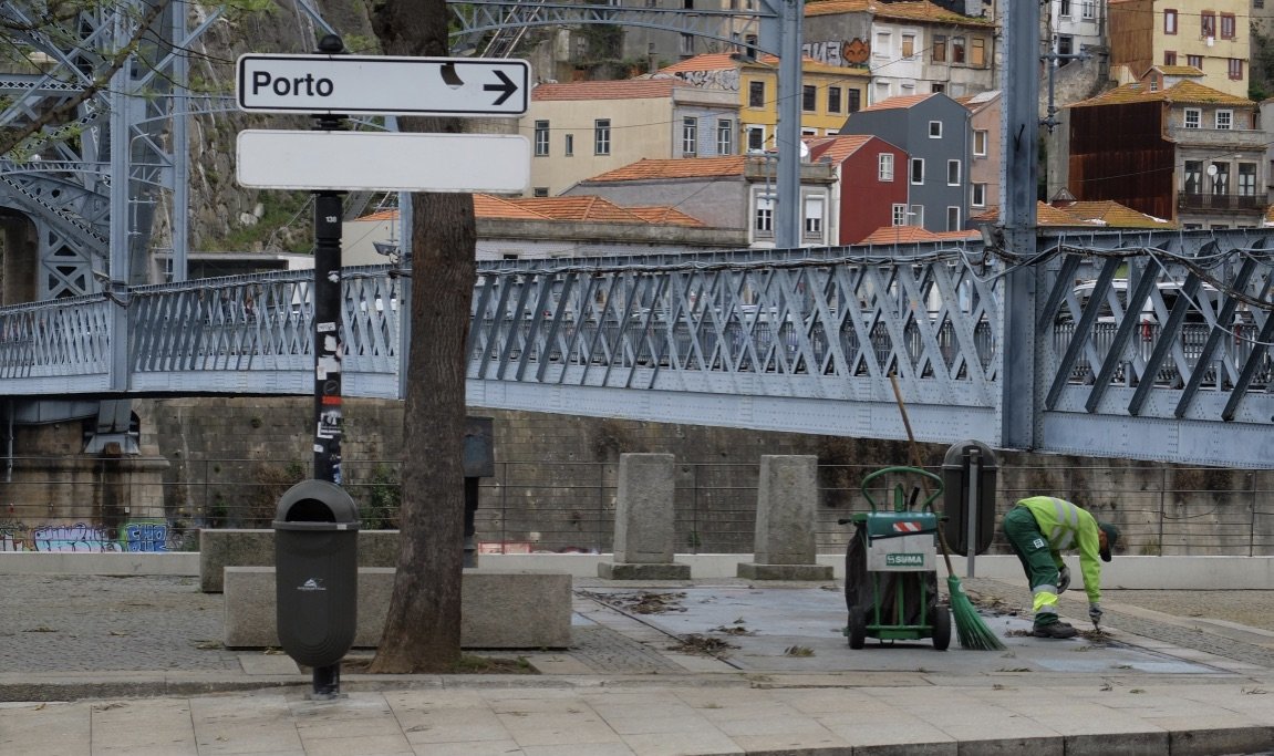  Porto, Portugal.  Ponte Luís I in background. 