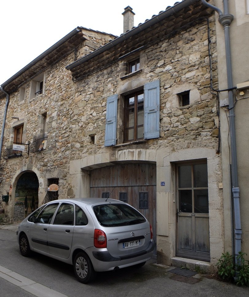 Luca &amp; Eloïse's music teacher, Mikki, lives here.  How old is the building I inquired?  
