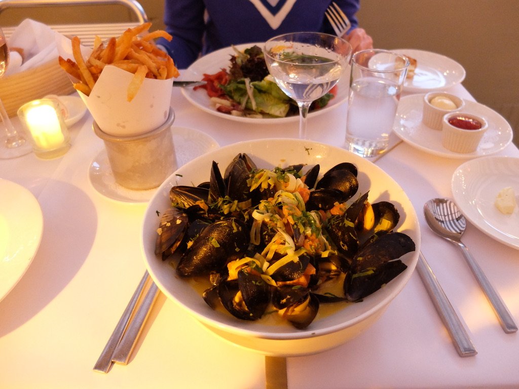   …mussels .   Plus a 1.5 mile after dinner stroll back to Hotel Elysée was perfect. 
