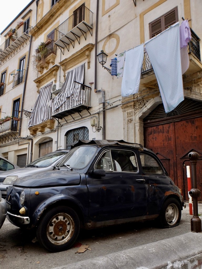  A sad vintage Fiat Cinquecento. 