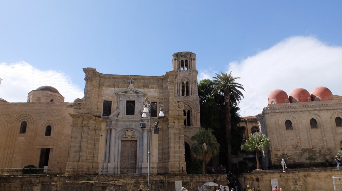  Like everywhere else in Palermo &amp; Sicily in general, this piazza displays a melding of many types of architecture due to the many invaders, some of who stayed around for a long time. 