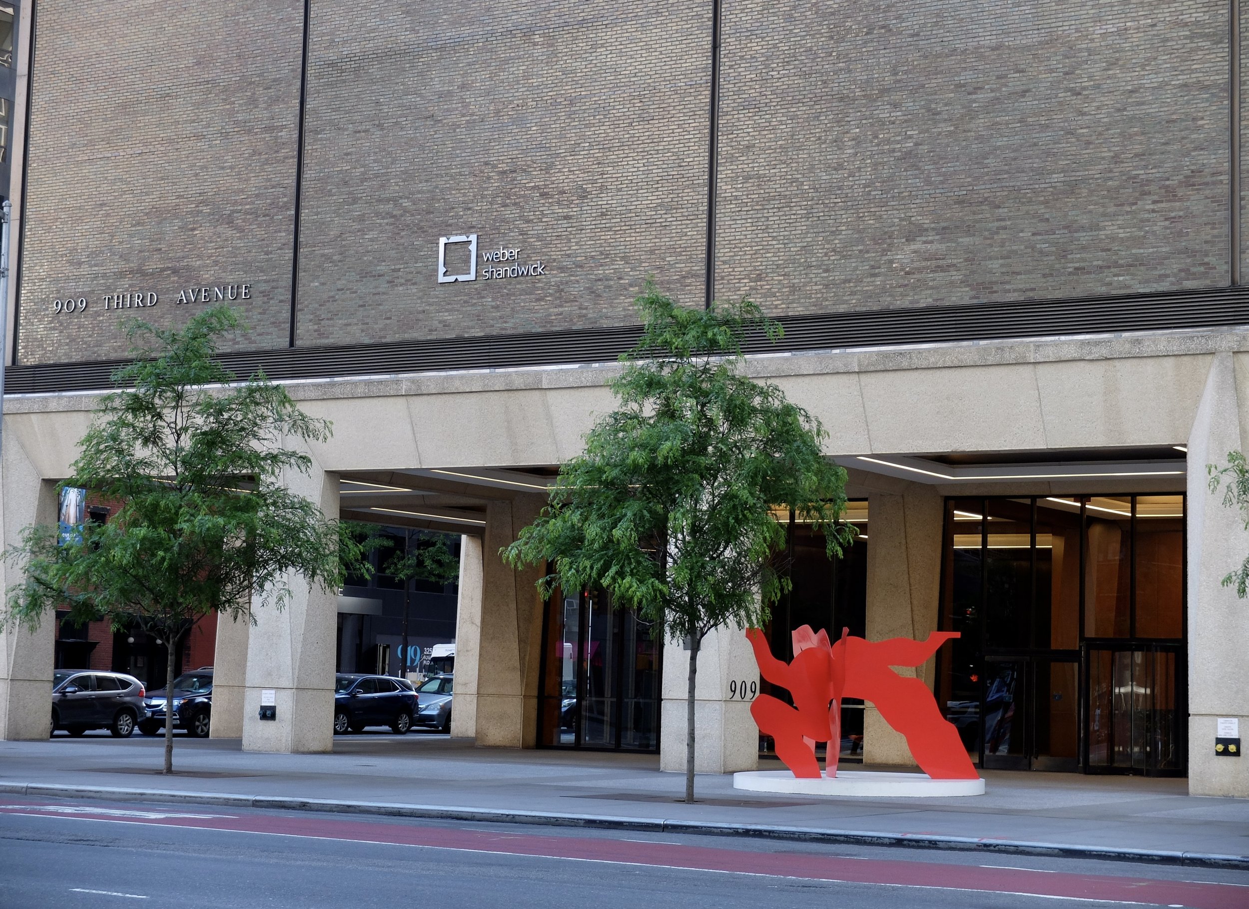  A painted aluminum sculpture - Red Flying Group (1973-1987), by Ann Gillen. 