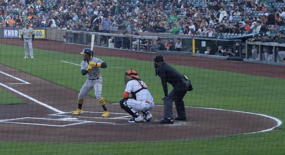 Now this is how baseball players should dress.