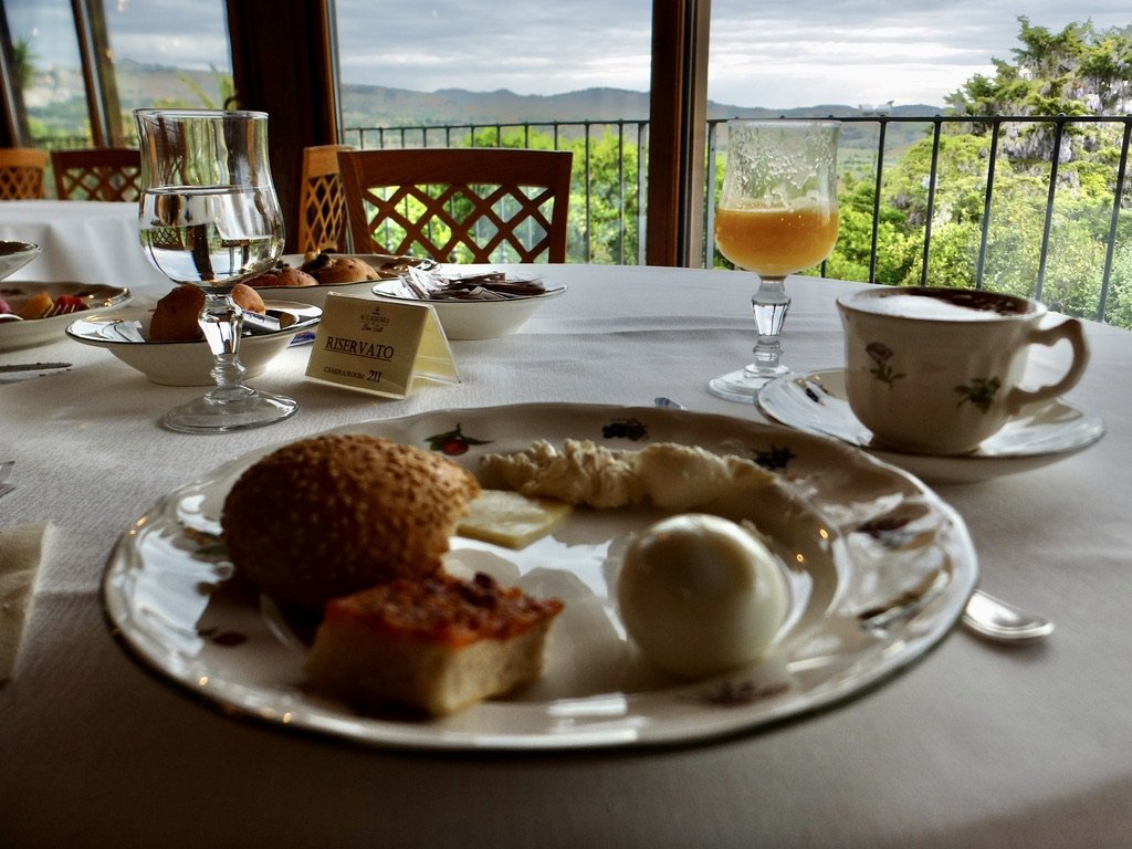   Colazione with a view of the Valley of the Temples.   