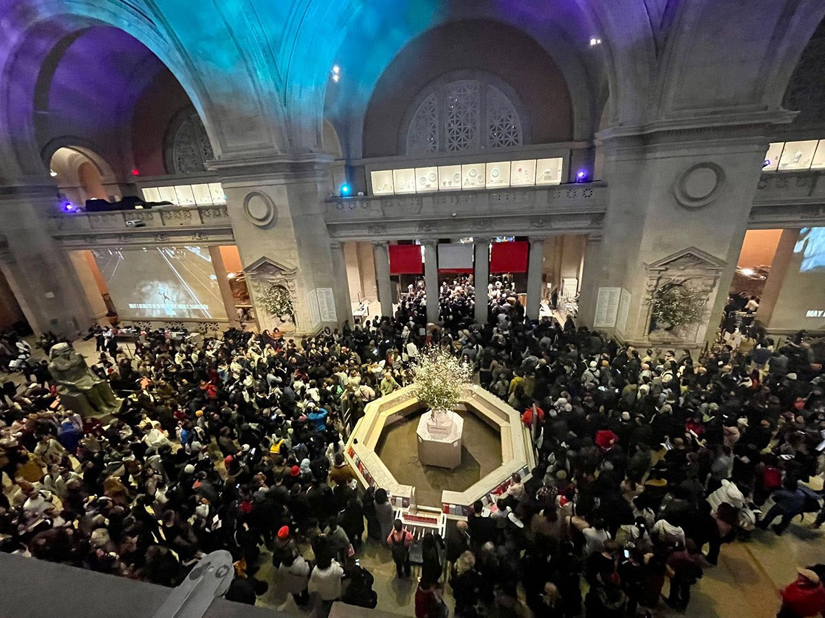  The Metropolitan Museum of Art (The MET).   From the desk of Max Hollein, director@metmuseum.org    "In the week between Christmas and New Year’s, we welcomed nearly 120,000 visitors! On December 29 alone (photo), more than 30,000 people joined us i