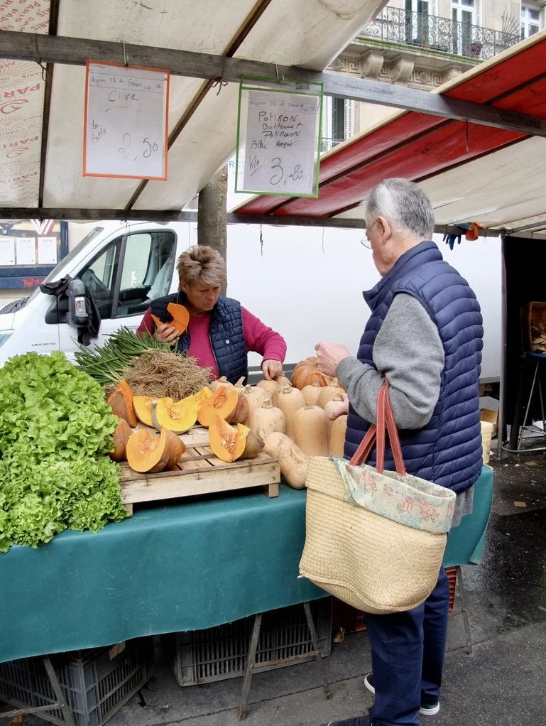 Marché Raspail on ALLÉE SONIA RYKIEL.