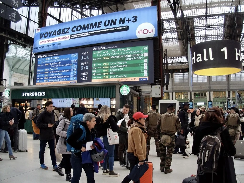 Paris-Gare-de-Lyon - Combat ready soldiers with submachine guns patrolling the gare.