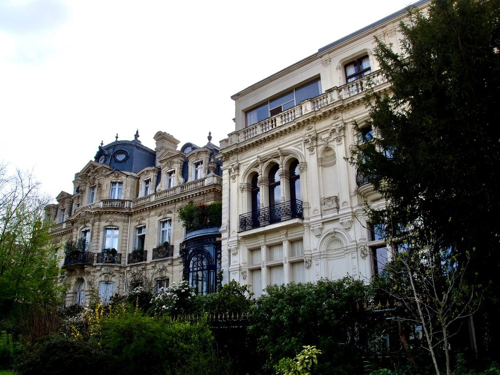  Some other Monceau District mansions as seen from from Le Parc Monceau. 