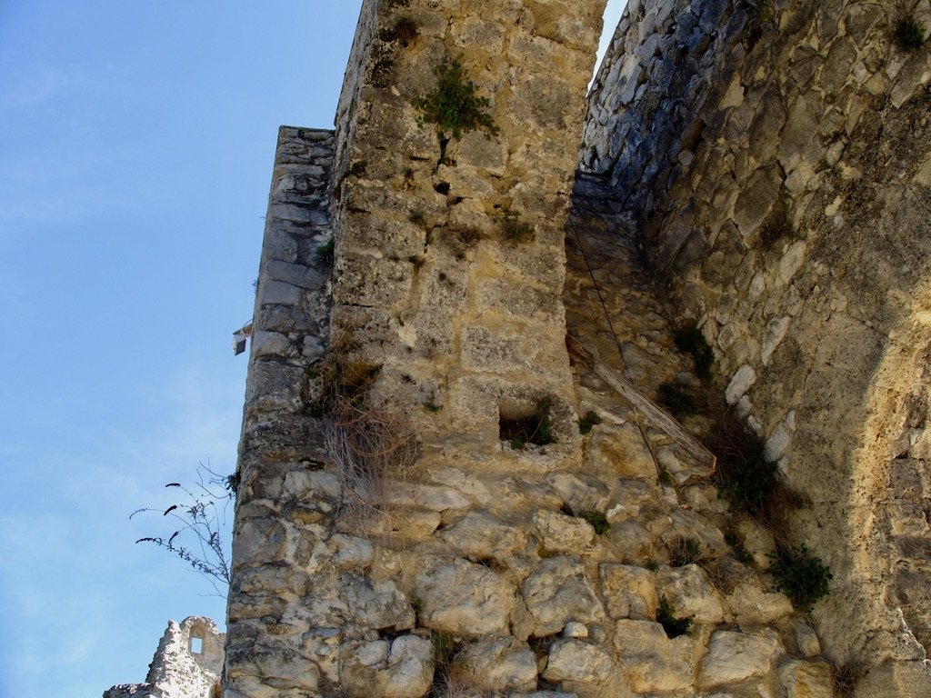  Cobonne’s gate. Hot oil would be poured down in the enemy made it thru the 1st gate. 