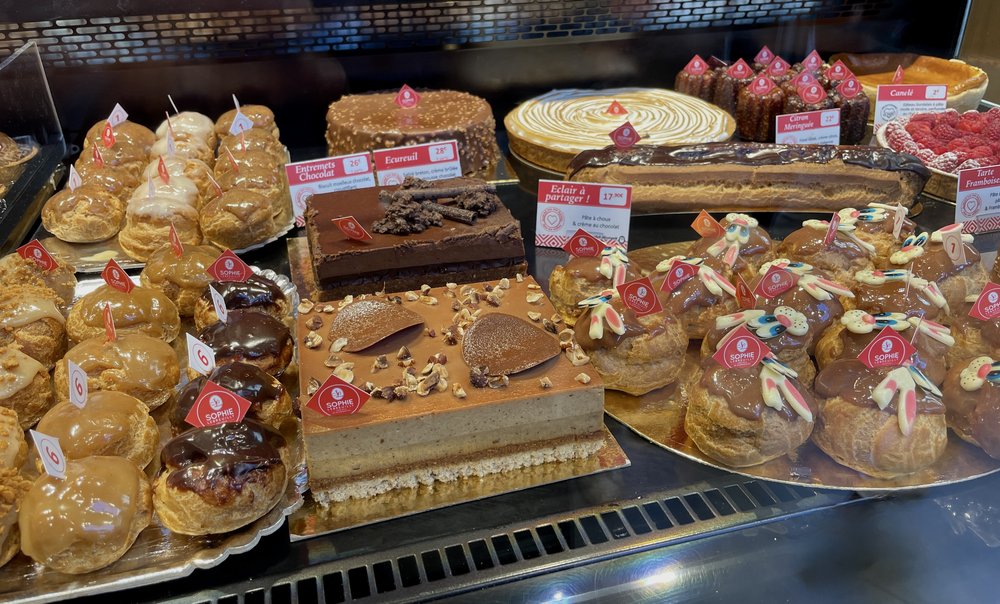  So many choices of eclairs.  I had the one on the left not the 17.90e “Eclair à parteger!”   (to share).   SOPHIE Lebreuilly. 