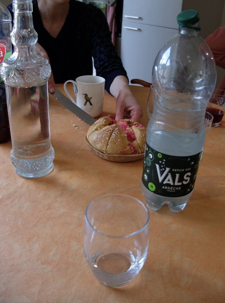  Goûter de l'après-midi.  Afternoon snack.                              