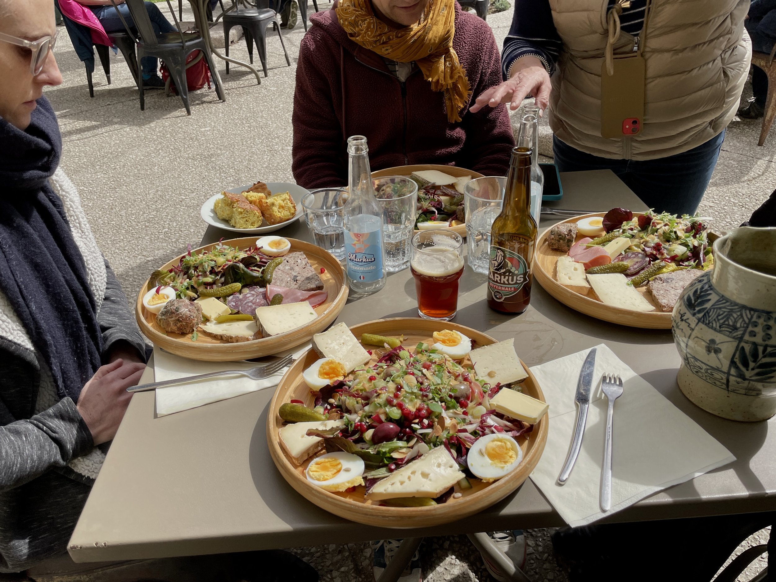  Mylene was kind enough to have a salad made up for me with out the charcuterie.  Le Saint Thiers Café-Brunch-Boutique, Saoû.   