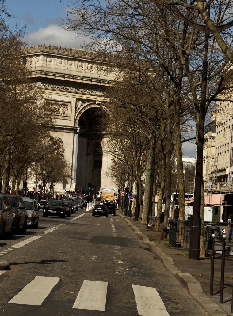 In some congested parts of Paris, taxis  have their own lane. It certainly hastens the ride. 