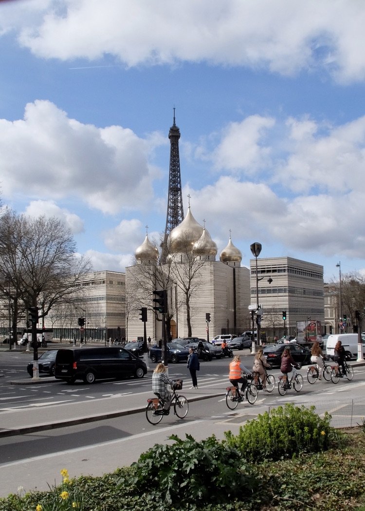  A Class I bike lane..   Eiffel Tower &amp; Cathédrale de la Sainte-Trinité - Église Orthodoxe Russe. 