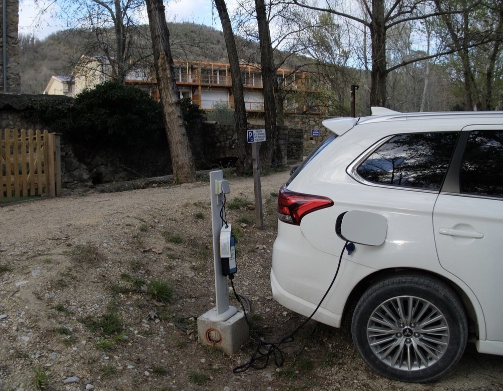 In La Vallée de la Drôme we saw many electric vehicles. This was the only charging station we saw. 