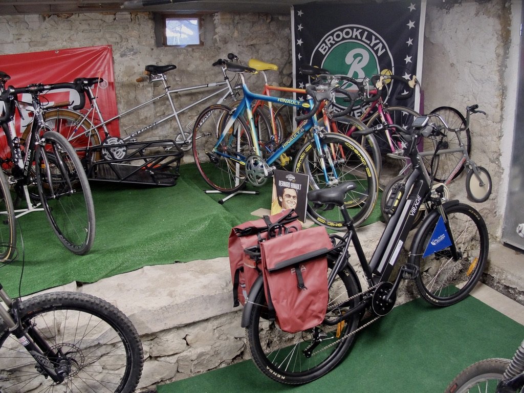  it was nice to have a bicycle shop in the village, “around the block.”    Merinos Cycles Saoû. 