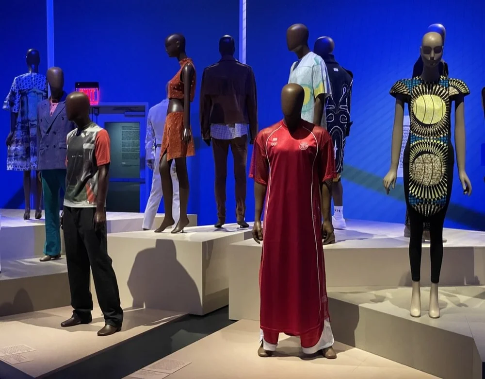 I was delightred to find an unusual amount of men's wear in a musuem fashion show.