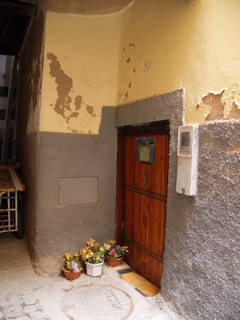  In an area of the souk where there are no shops, there are homes of the more well-to-do. 