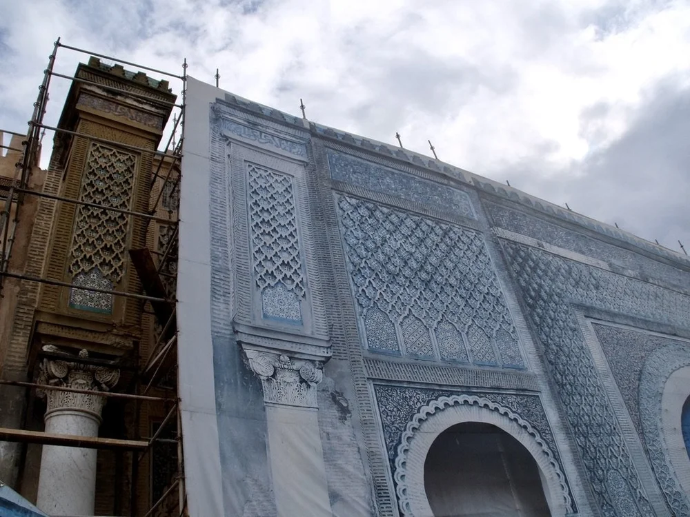  A case of the contractor stopping work on restoring the city gates until he gets paid.  “Bab Mansur al-'Alj built in the late 17th and early 18th centuries. Today it is one of the most famous and admired landmarks in the city.”  Now under wraps for 