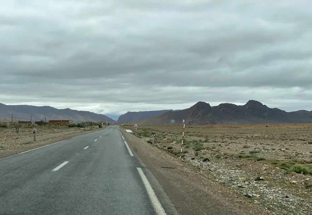 Note the red &amp; white pole to denote the road edge when it snows. 