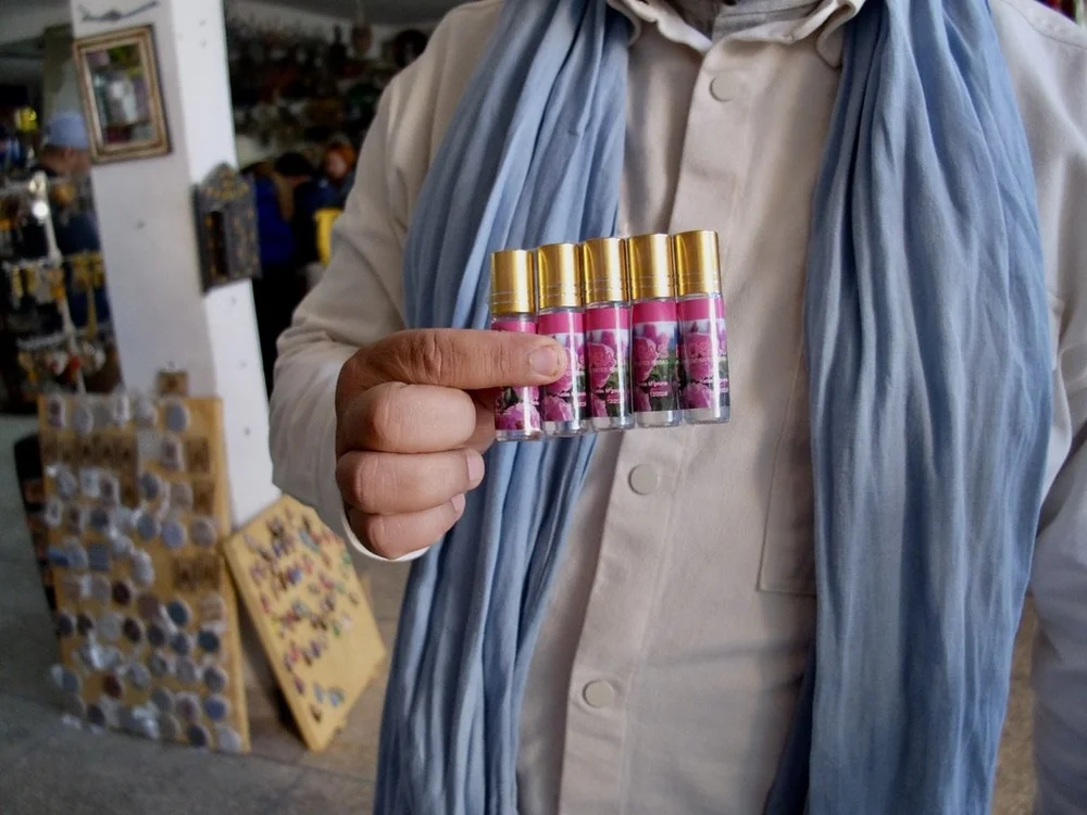 ...to produce one liter of rose water.