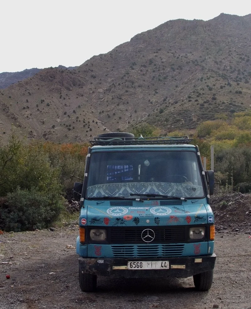 A van for the European trekkers.  Mamadou said that he could identify tourists' country of origin by their appearance.  We definitely dressed like Americans...