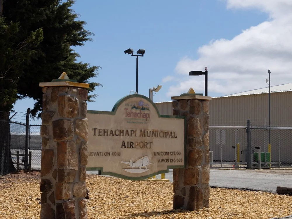  I had noted that there was an airport in Tehachapi. Most little airports have an eatery. I figured we’d eat &amp; watch planes take off &amp; land.  Alas, the airport was deserted. 