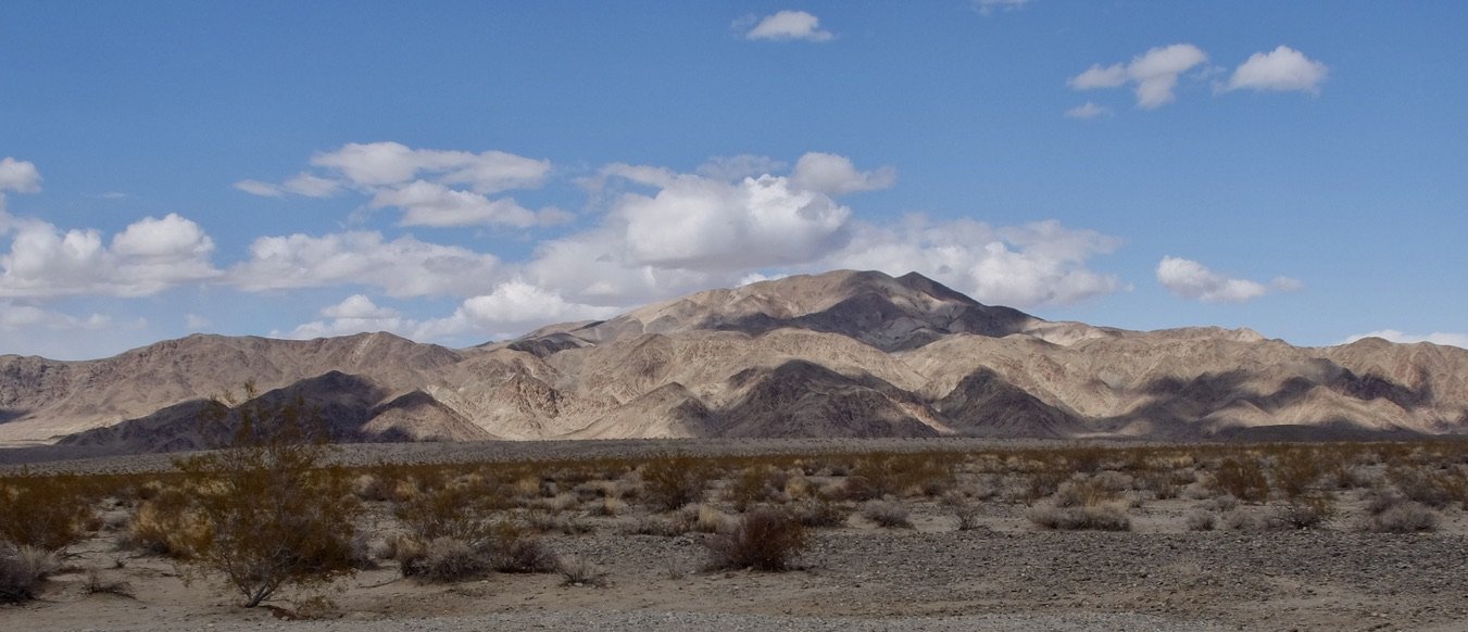 Hexie Mountains seen along Pinto Basin Road. Later on this road we drove through Fried Liver Wash.