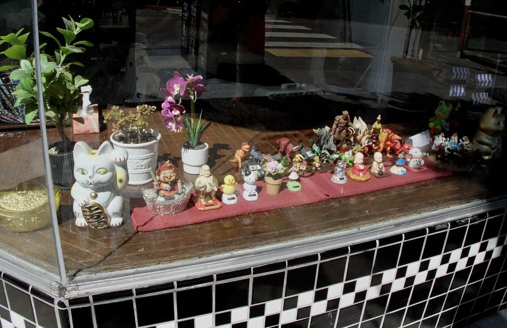  A nail shop on San Anselmo Ave.    Someone’s selling their collection. 