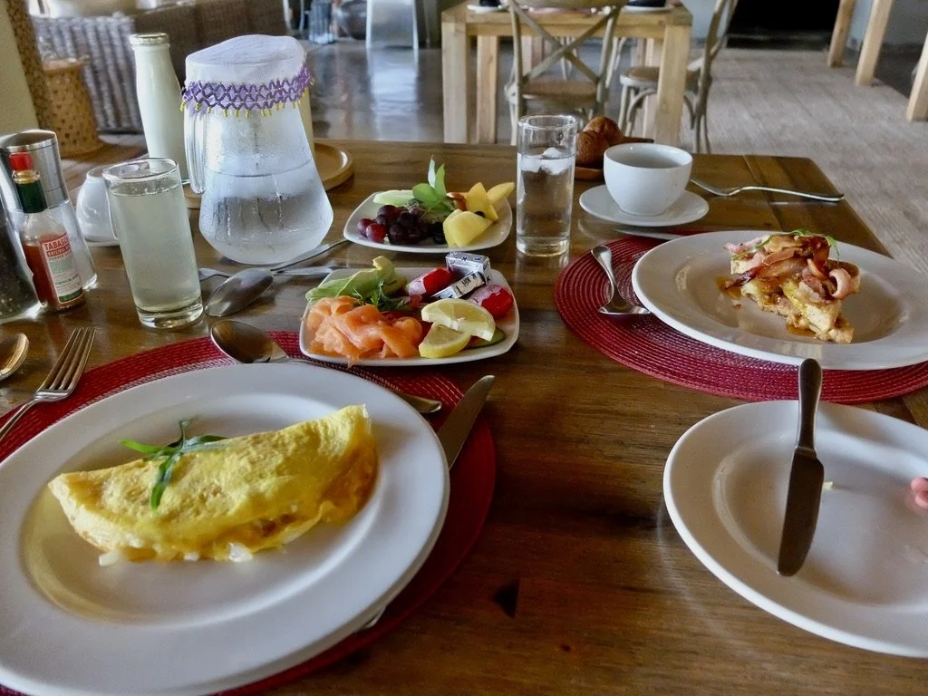  Breakfast at Notten's Bush Camp. 