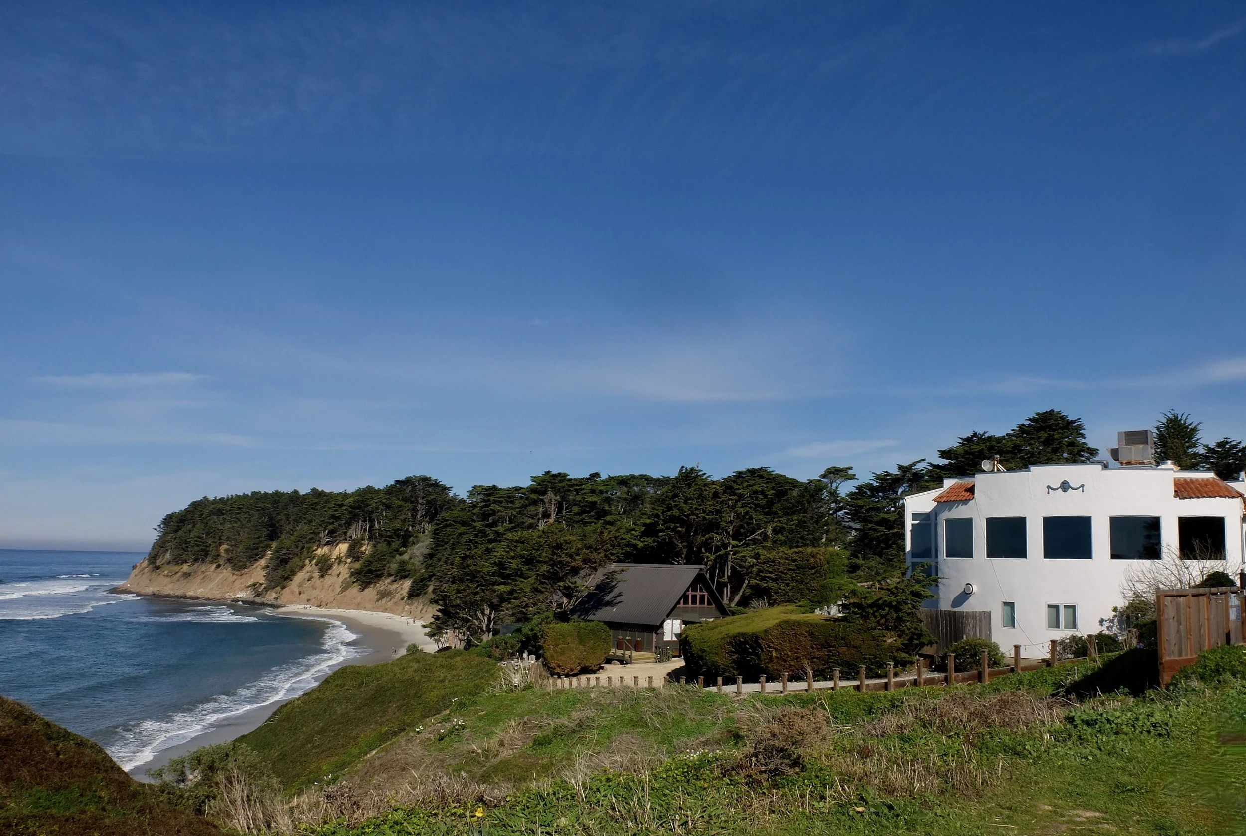  Moss Beach Distillery.  “…NOT a distillery but is a restaurant and bar.”  “During prohibition, the San Mateo County coast was an ideal spot for rum running, bootleggers and ‘speakeasies’, establishments which sold illegal booze to thirsty clients.” 
