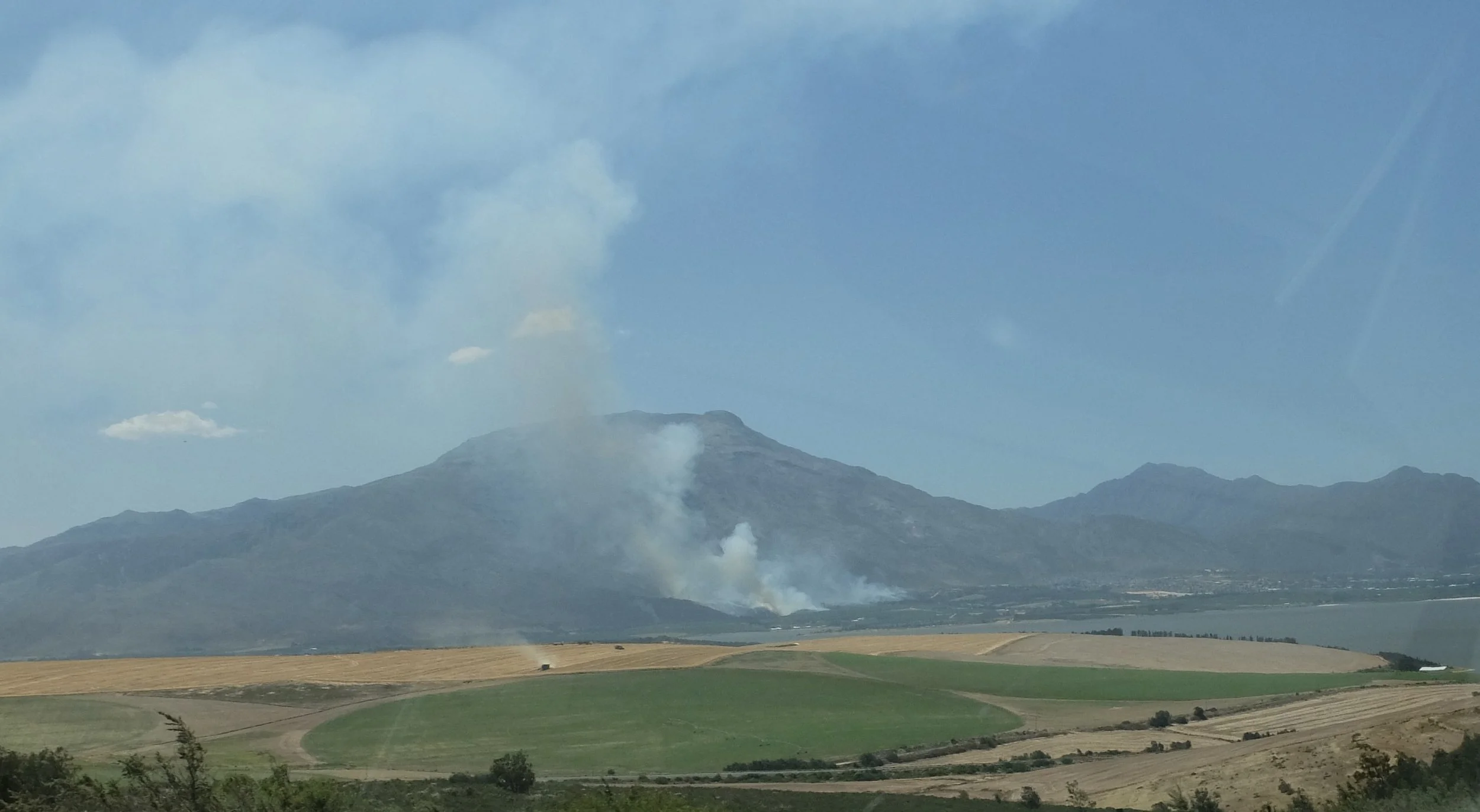  The Theewaterskloof Dam looks huge but Howie said it’s very shallow &amp; provides over 40% of Cape Town’s water.  In early 2018 “…the dam was again approaching critically low level, resulting in water consumption being limited to only 50 litres per