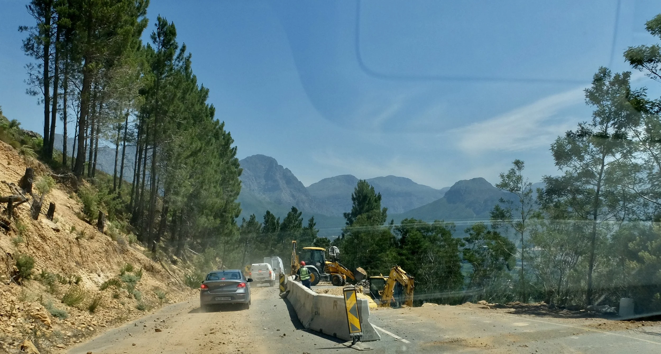  One of our many stops for construction during our descent from the FRANSCHHOEKPAS Franschhoek Pass. 