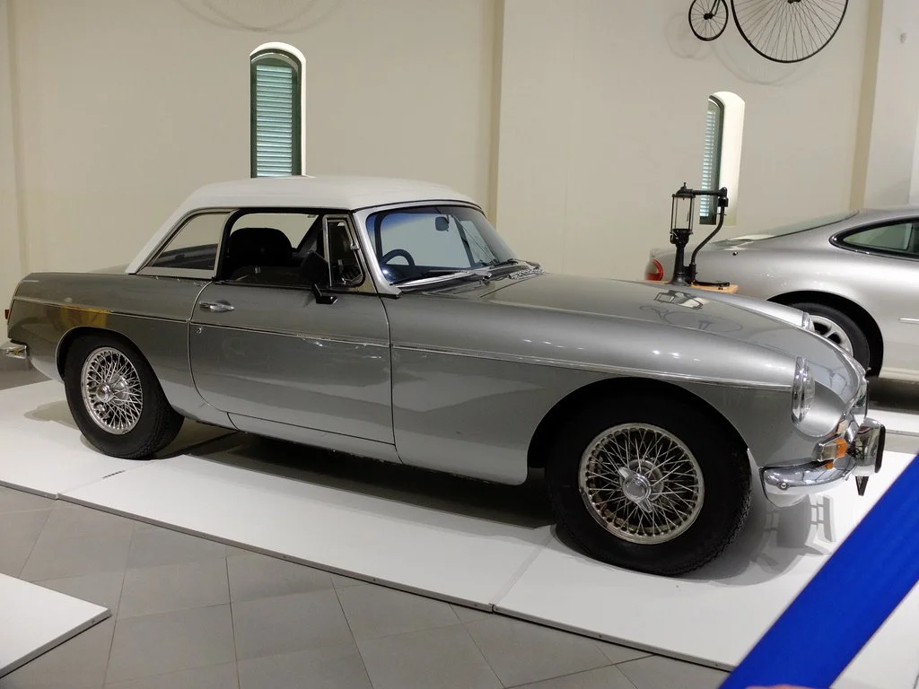  “MG B ROADSTER 1973 ( roadster=two seater convertible)   FIRST MG SPORTS CAR TO HAVE MONOCOQUE CONSTRUCTION  ONE OF THE WORLD'S FIRST CARS TO HAVE 'CRUMPLE ZONES' FOR ACCIDENT IMPACT PROTECTION  BMC SERIES ENGINE'S ORIGINS DATE BACK TO 1967  TWIN SE