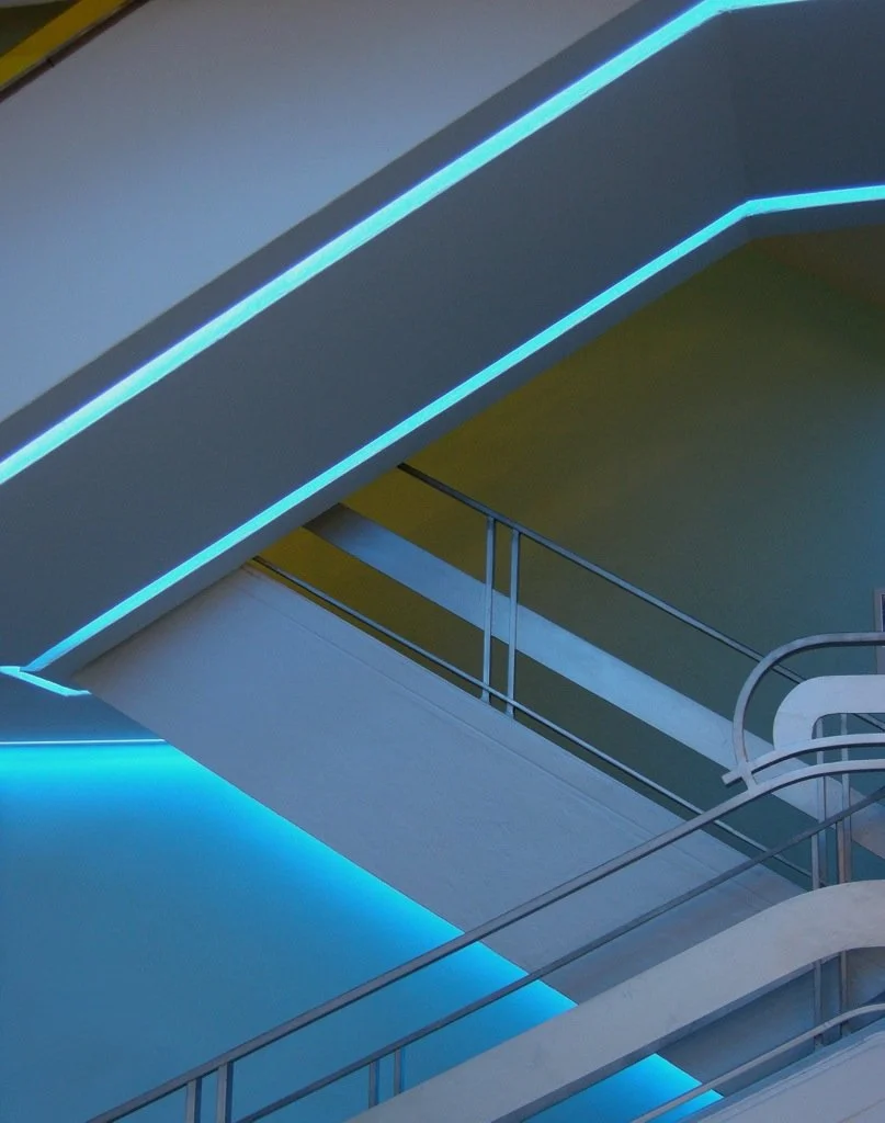  Speaking of diagonals… Miami Beach Nikon CoolPix 5100.     