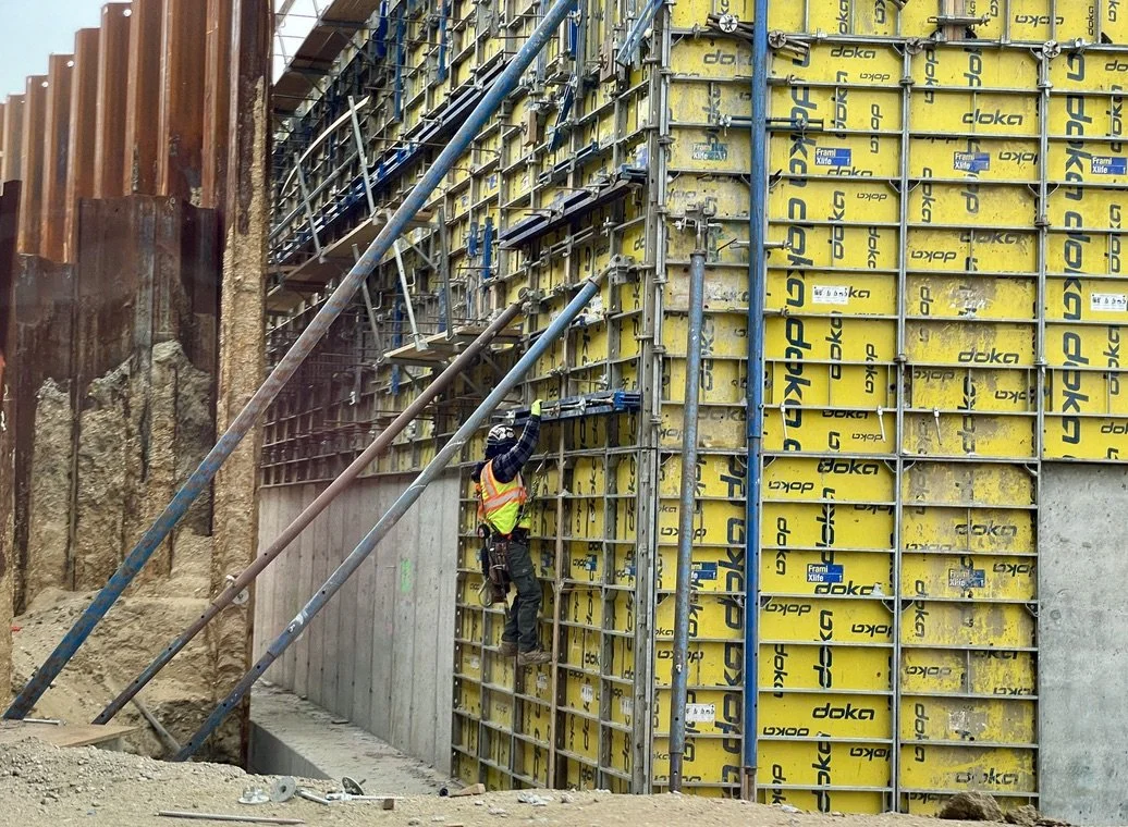  Taxi cab drive to JFK.  It was stop &amp; go traffic &amp; as I put the window down, I saw this. 