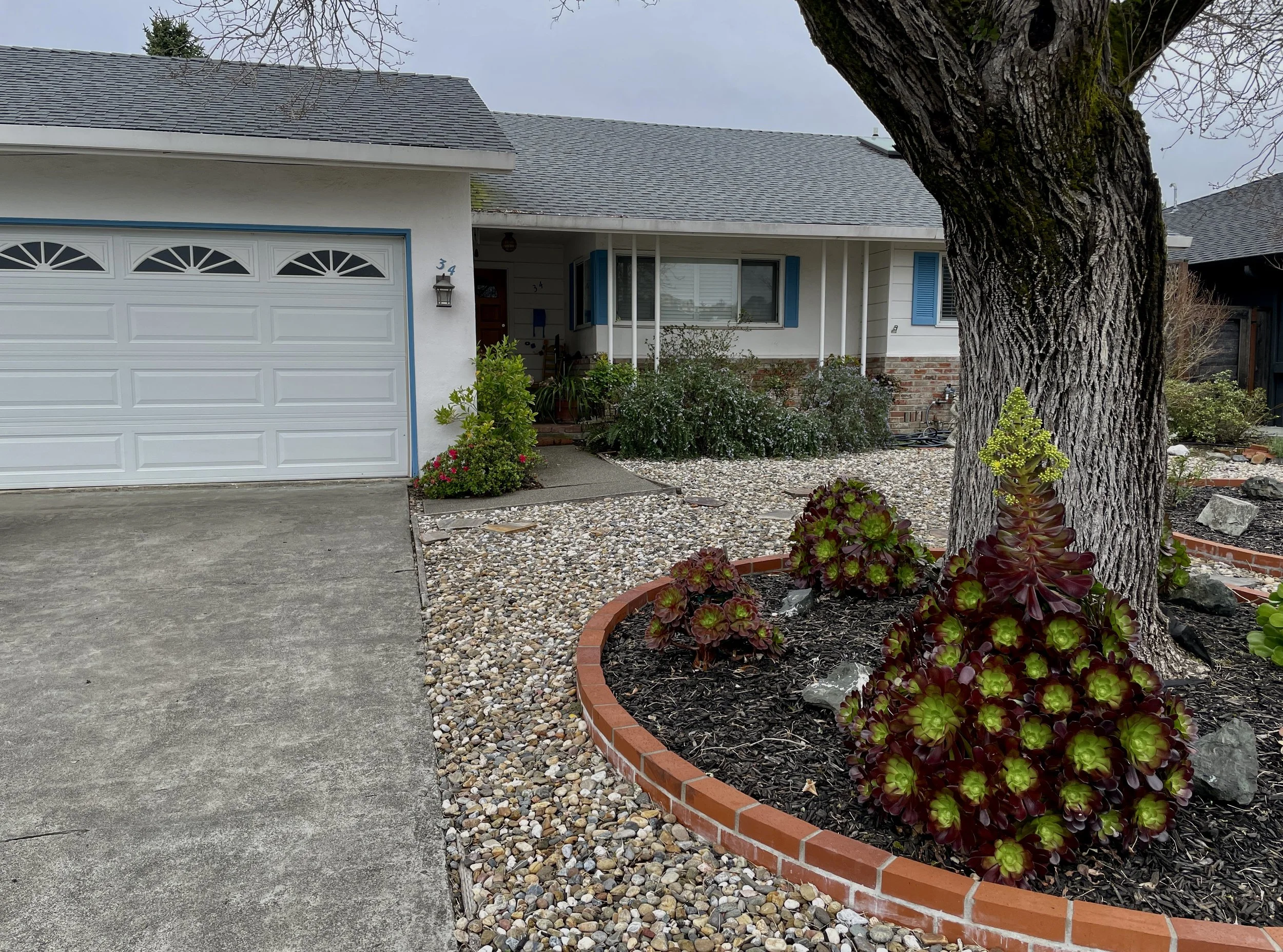  Those six metal poles are an indication that this is an original front.  There were variations in the number of poles.  We have only one. 