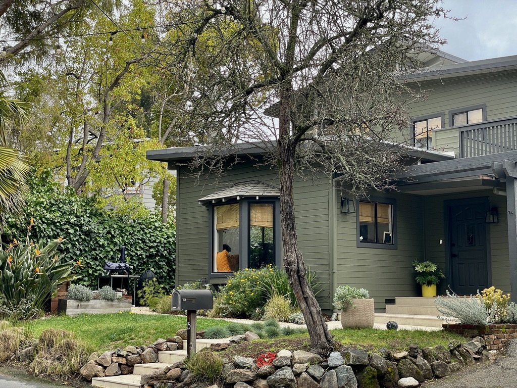  In the earlier developed Mira Monte,  Look At the Mountain,   subdivision of Kentfield Gardens.  Some homes have really nice views of  Mount Tamalpais.  