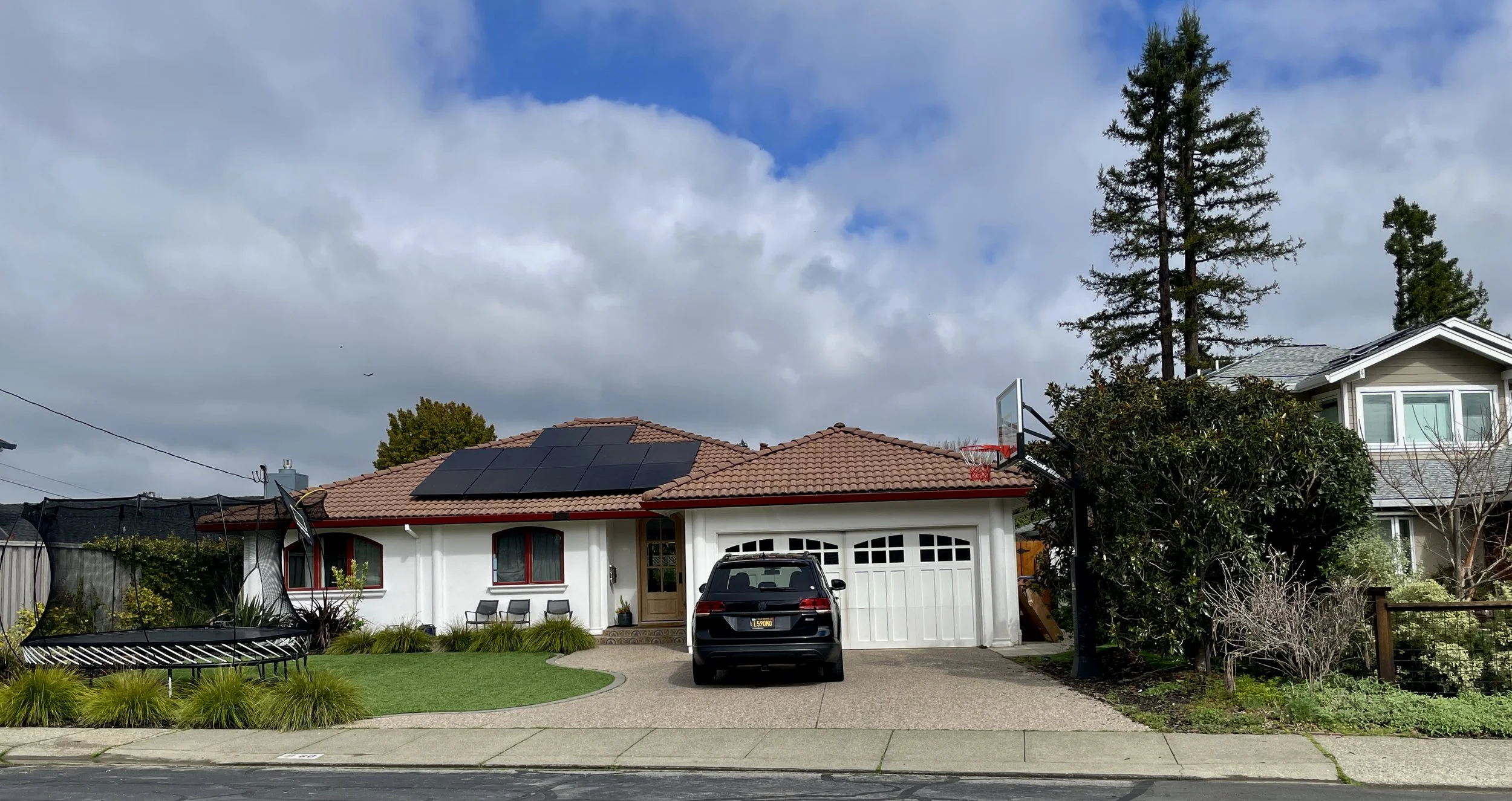  The only tile roof that I passed. 