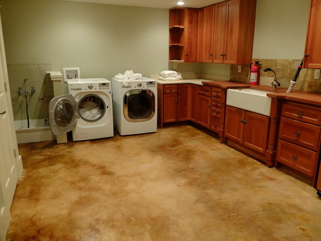  Gray, outside of Macon, Georgia.  April 2015.  Now that’s a spacious laundry room! 