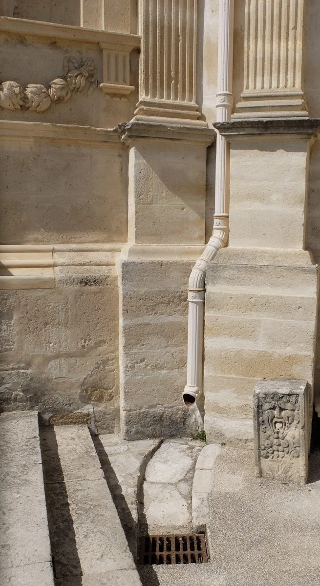  Very classy.  Terra cotta?   Château de Grignen, France. 