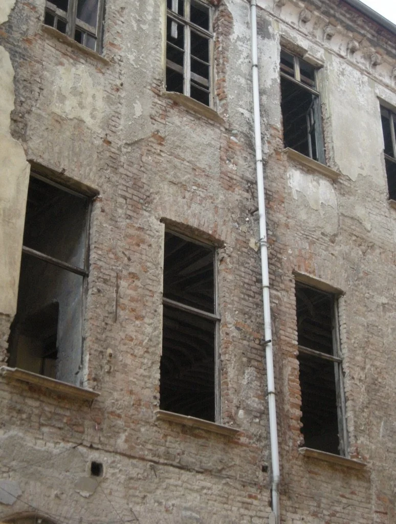  This was the first plastic drain pipe that I’ve seen.  Probably temporary for the construction.  Turin (Torino), Italy. 