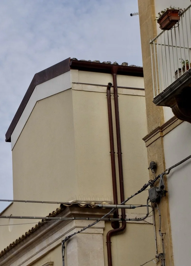  Some tricky bends in Città di Ragusa, Sicily, Italy. 