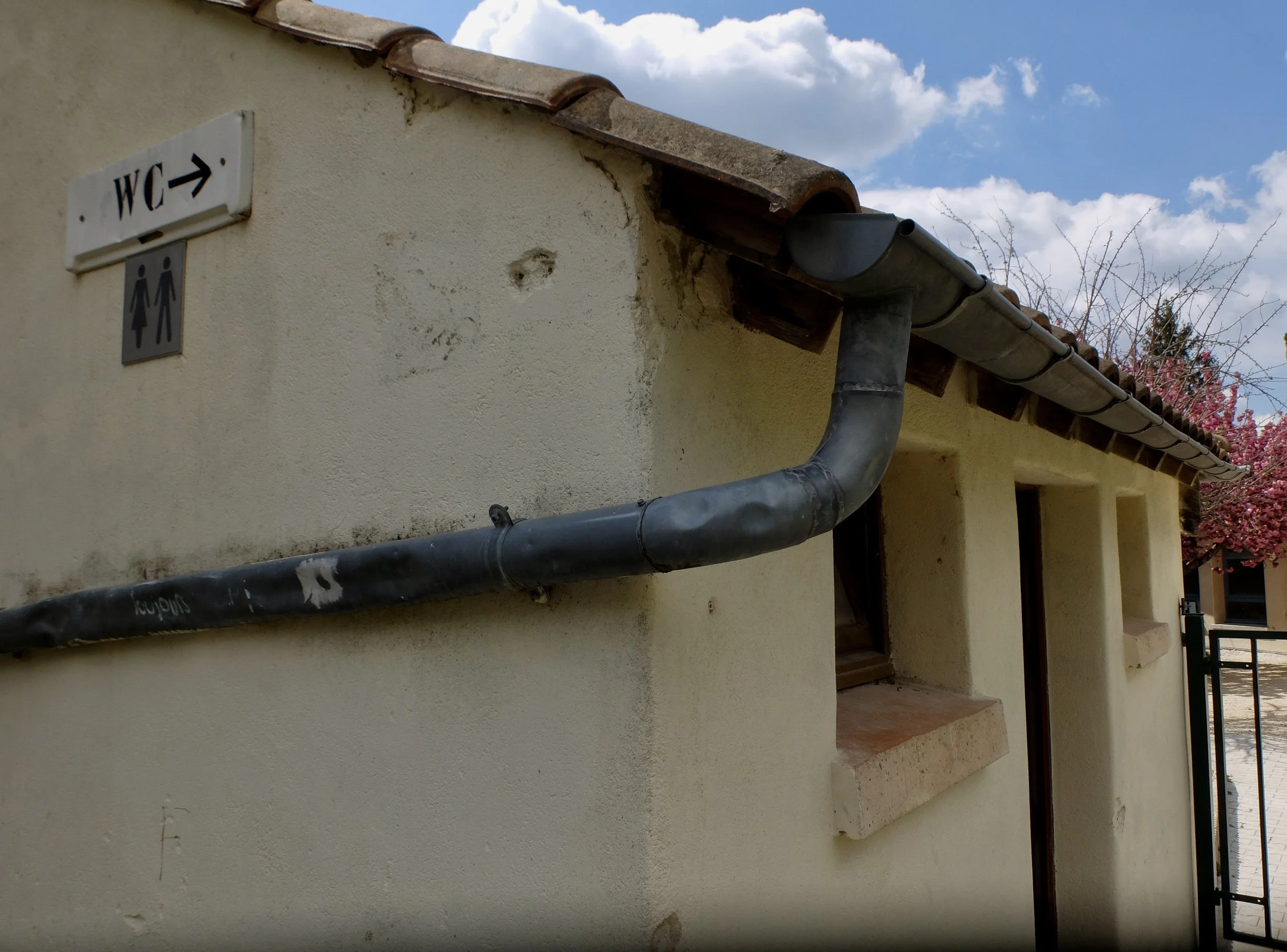  Nice bend in a heavy duty pipe.  Saoû, France. 