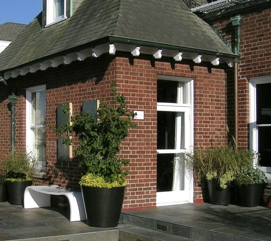  Atop a San Francisco, California Pacific Heights estate. 
