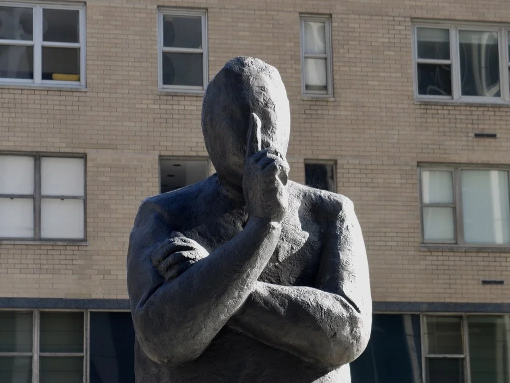  Jim Lennarty "Listen" 2017 was installed in 2019 on 6th (Ave. of the Americas) &amp; 54th St.   https://californer.com/dca/jim-rennerts-monumental-sculpture-listen-installation-in-midtown-manhattan-californer-10046284  