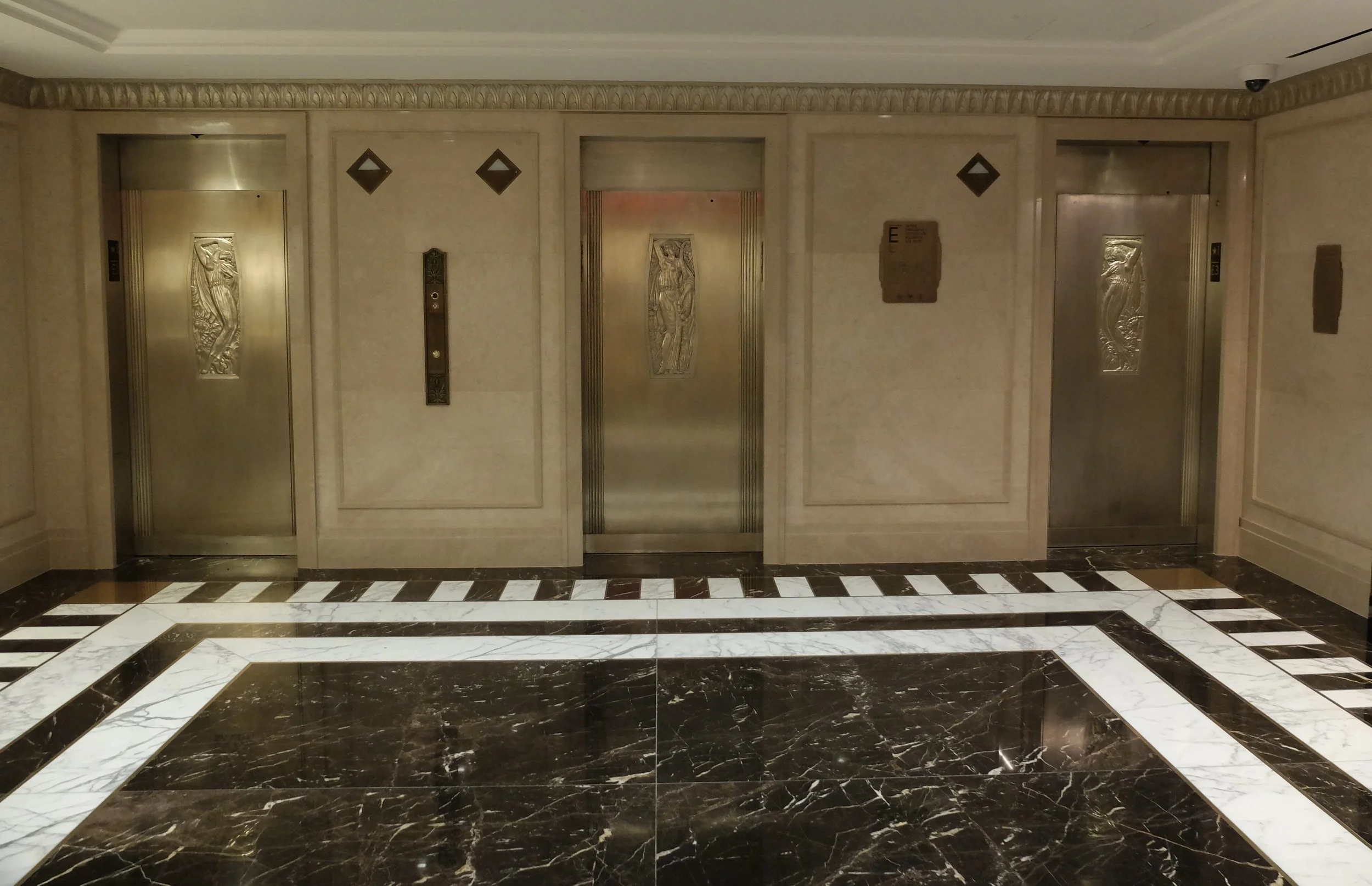  Waldorf Astoria Hotel tour with Noel.                            