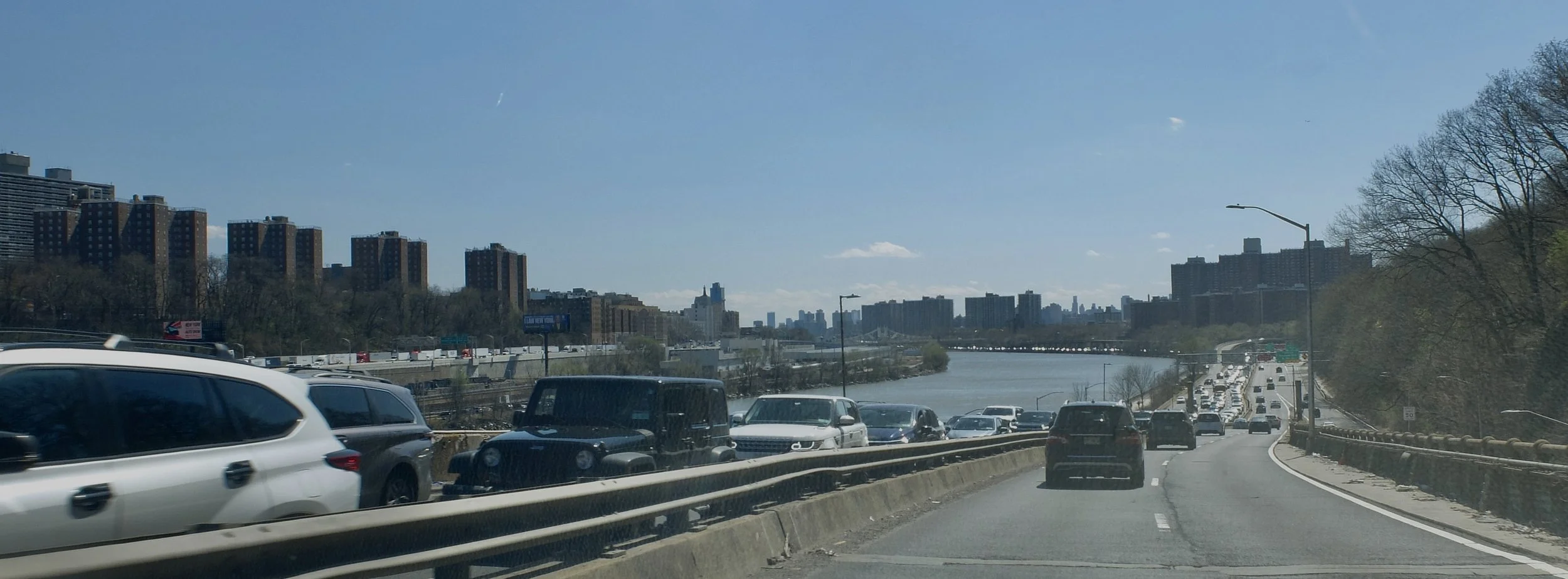  The FDR Drive down the east side of Manhattan Island along the Harlem River with heavy rush hour traffic going north. 